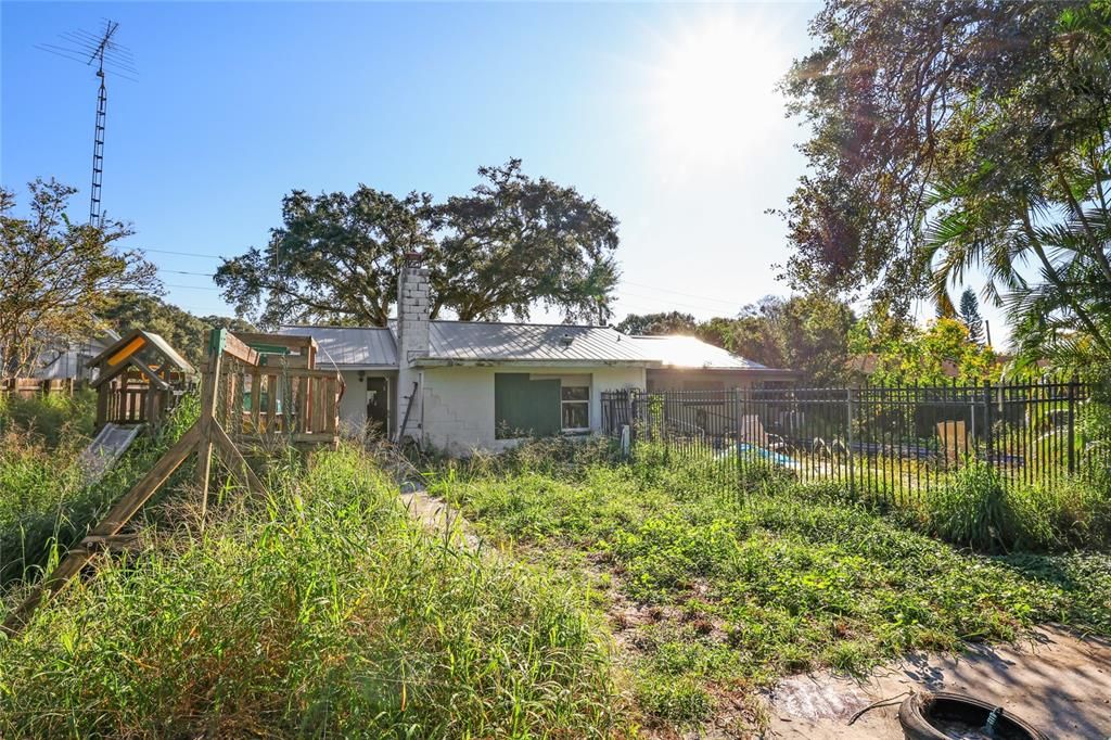 待售: $170,000 (3 贝兹, 1 浴室, 1232 平方英尺)