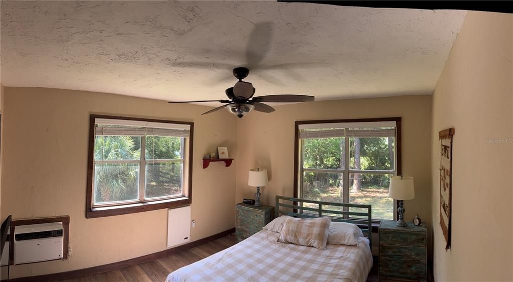 For Rent: $1,600 (2 beds, 1 baths, 864 Square Feet)