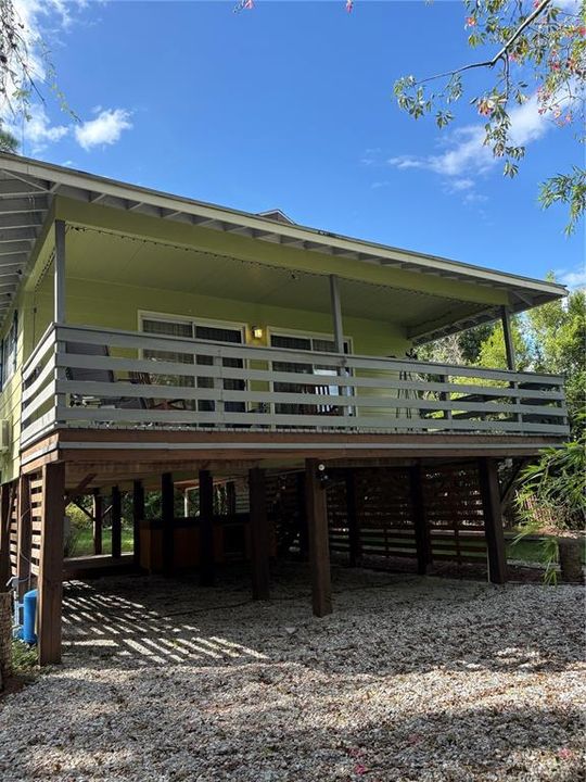 For Rent: $1,600 (2 beds, 1 baths, 864 Square Feet)