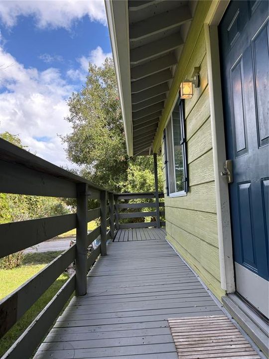 For Rent: $1,600 (2 beds, 1 baths, 864 Square Feet)