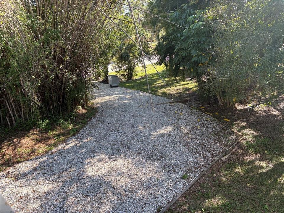 For Rent: $1,600 (2 beds, 1 baths, 864 Square Feet)