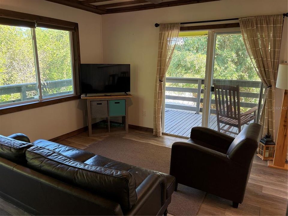 For Rent: $1,600 (2 beds, 1 baths, 864 Square Feet)