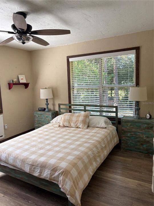 For Rent: $1,600 (2 beds, 1 baths, 864 Square Feet)