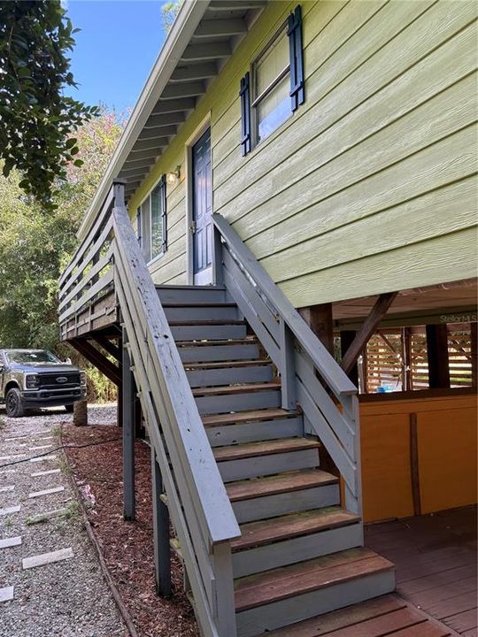 For Rent: $1,600 (2 beds, 1 baths, 864 Square Feet)