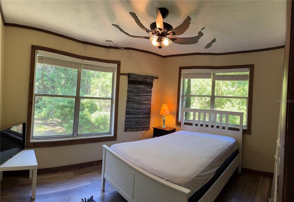 For Rent: $1,600 (2 beds, 1 baths, 864 Square Feet)