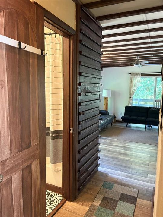 For Rent: $1,600 (2 beds, 1 baths, 864 Square Feet)