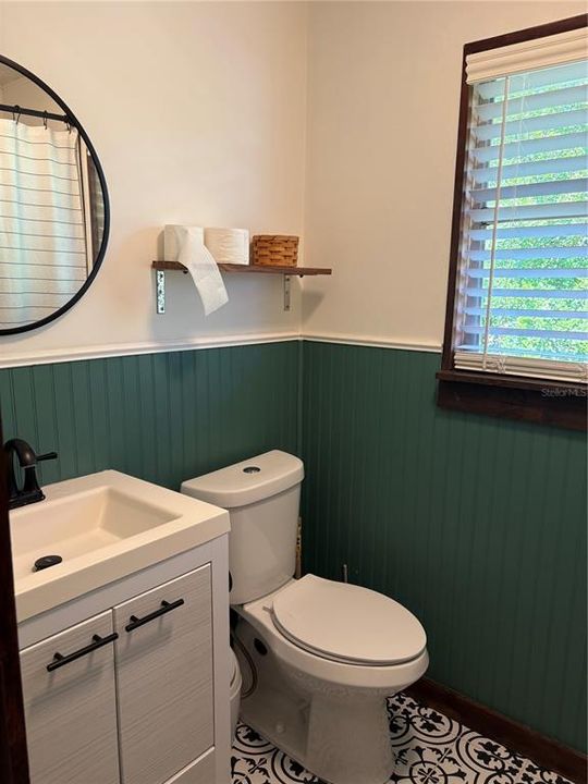 For Rent: $1,600 (2 beds, 1 baths, 864 Square Feet)