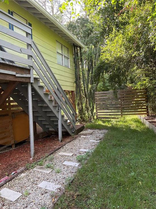 For Rent: $1,600 (2 beds, 1 baths, 864 Square Feet)