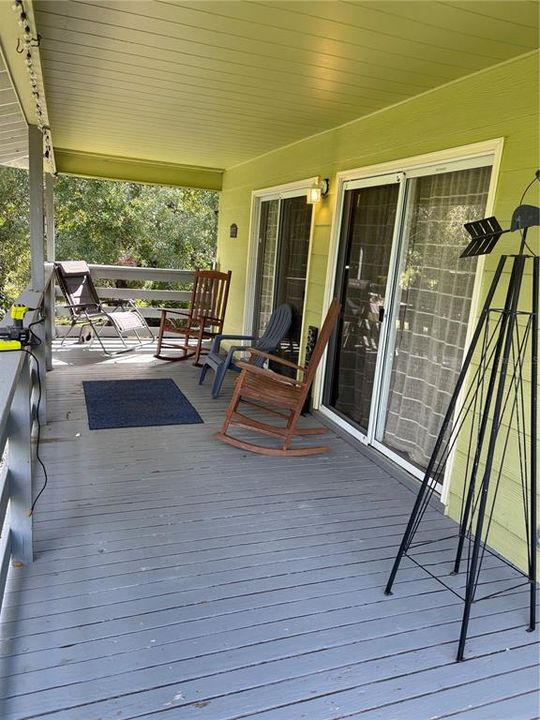 For Rent: $1,600 (2 beds, 1 baths, 864 Square Feet)