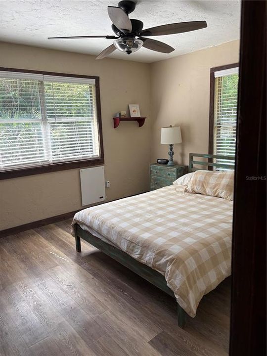 For Rent: $1,600 (2 beds, 1 baths, 864 Square Feet)