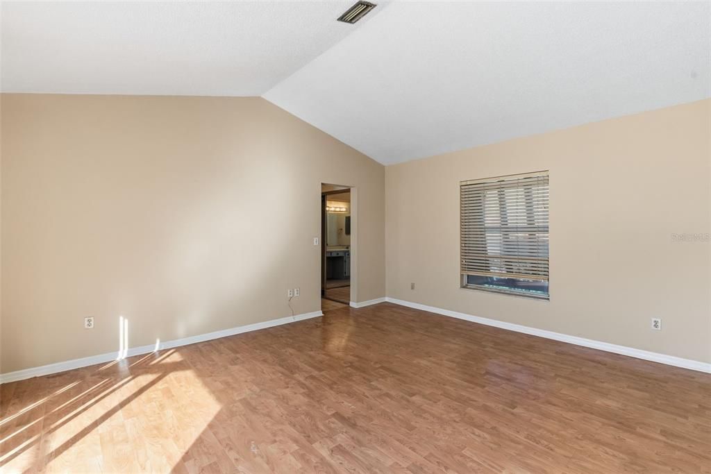 For Sale: $199,500 (2 beds, 2 baths, 1430 Square Feet)