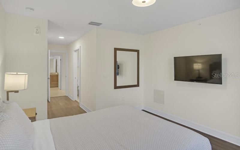 For Sale: $989,900 (3 beds, 2 baths, 1393 Square Feet)