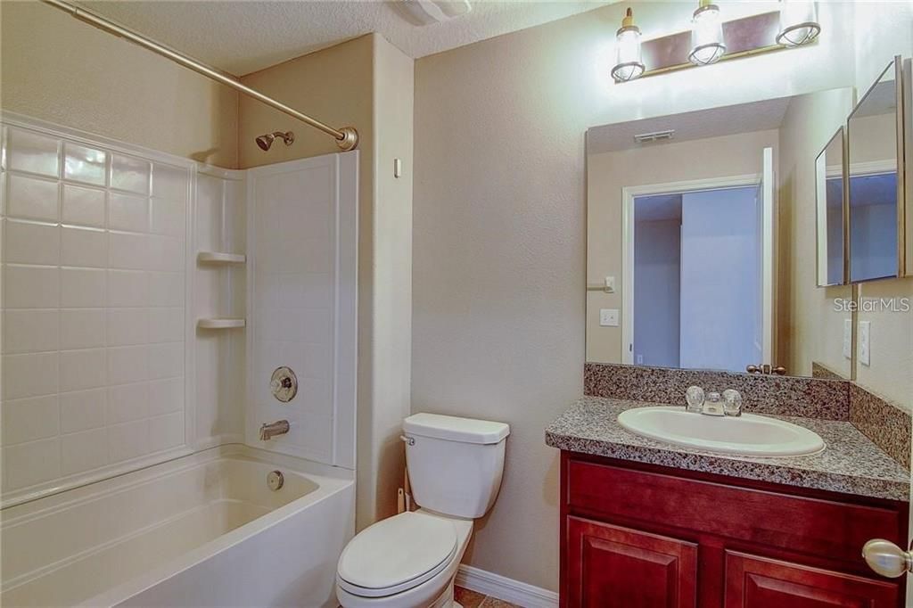 На продажу: $269,900 (3 спален, 2 ванн, 1634 Квадратных фут)