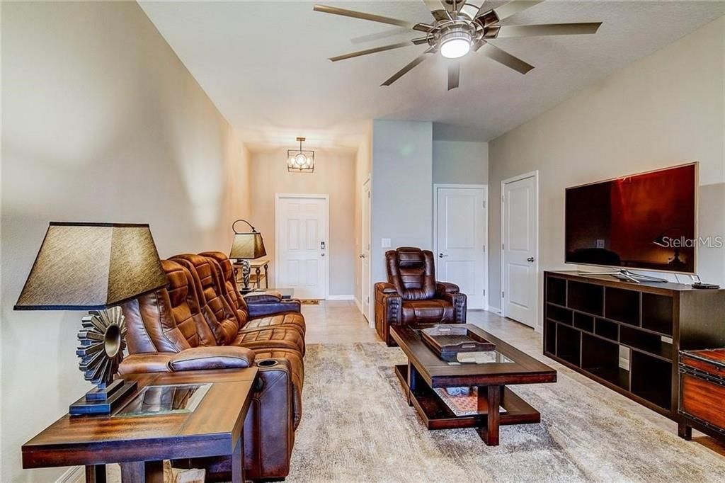 На продажу: $269,900 (3 спален, 2 ванн, 1634 Квадратных фут)