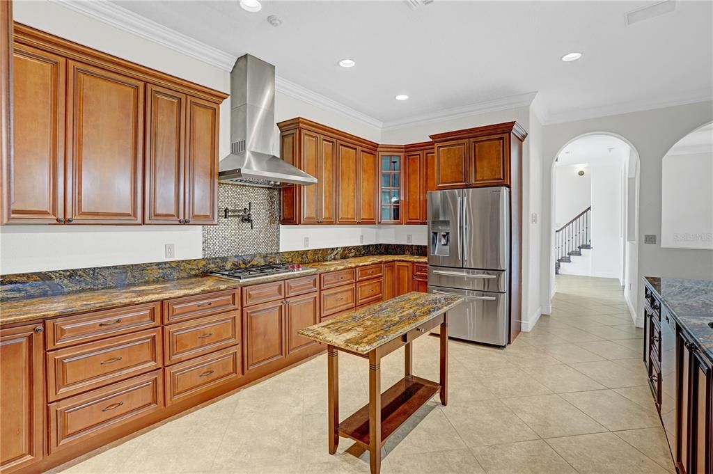 For Sale: $775,000 (6 beds, 3 baths, 4189 Square Feet)