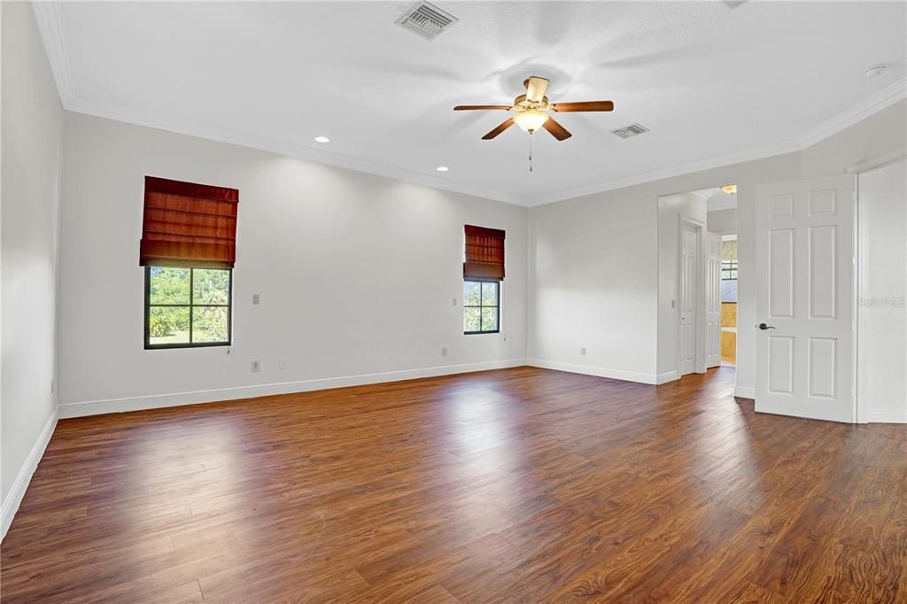 For Sale: $775,000 (6 beds, 3 baths, 4189 Square Feet)