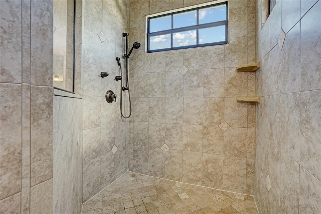 For Sale: $775,000 (6 beds, 3 baths, 4189 Square Feet)