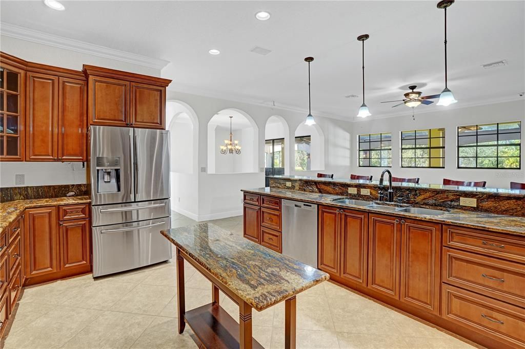 For Sale: $775,000 (6 beds, 3 baths, 4189 Square Feet)