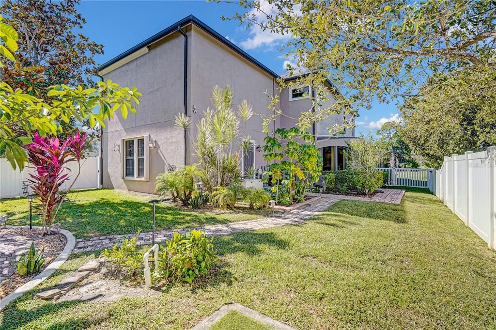 For Sale: $775,000 (6 beds, 3 baths, 4189 Square Feet)