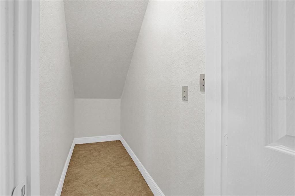 For Sale: $775,000 (6 beds, 3 baths, 4189 Square Feet)