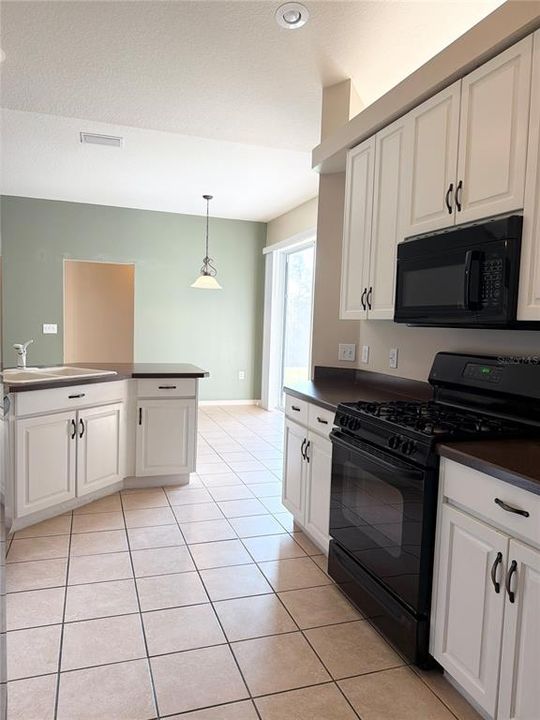 В аренду: $2,900 (4 спален, 3 ванн, 2212 Квадратных фут)