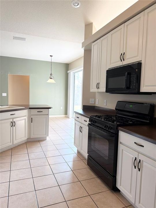 В аренду: $2,900 (4 спален, 3 ванн, 2212 Квадратных фут)