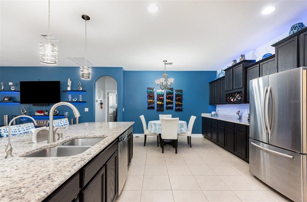 待售: $575,000 (5 贝兹, 3 浴室, 3072 平方英尺)