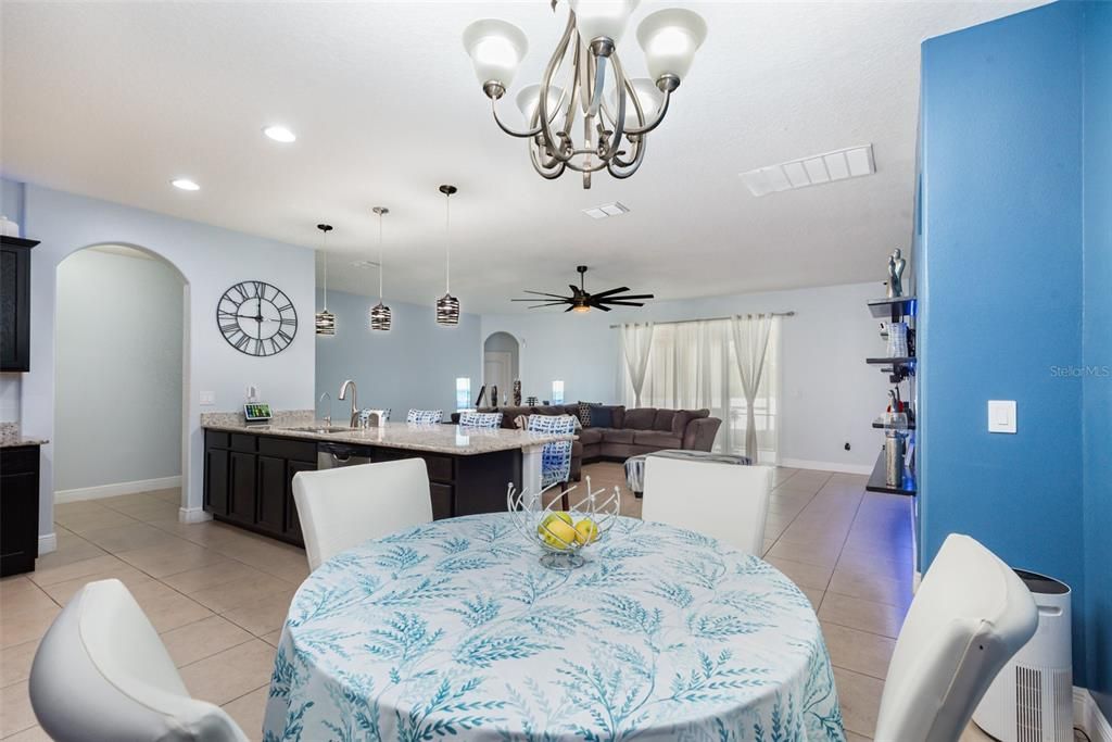 待售: $575,000 (5 贝兹, 3 浴室, 3072 平方英尺)