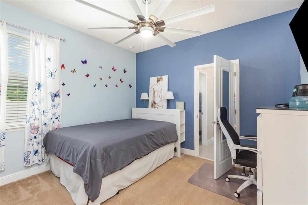 待售: $575,000 (5 贝兹, 3 浴室, 3072 平方英尺)