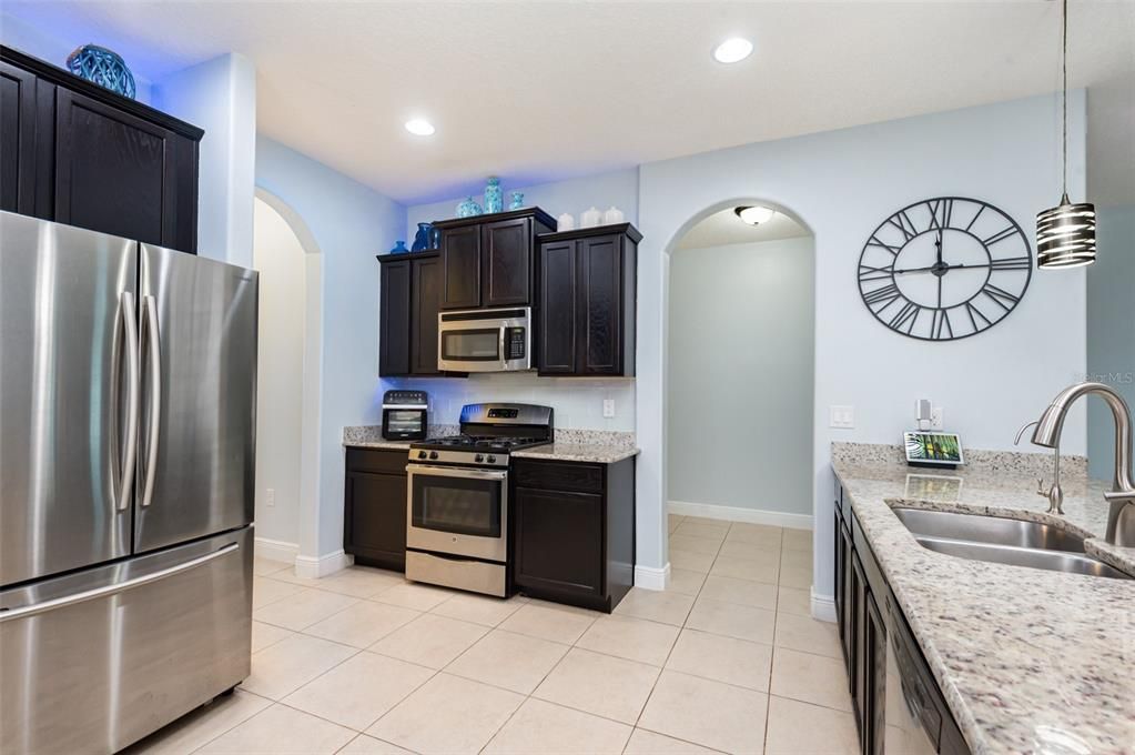 待售: $575,000 (5 贝兹, 3 浴室, 3072 平方英尺)