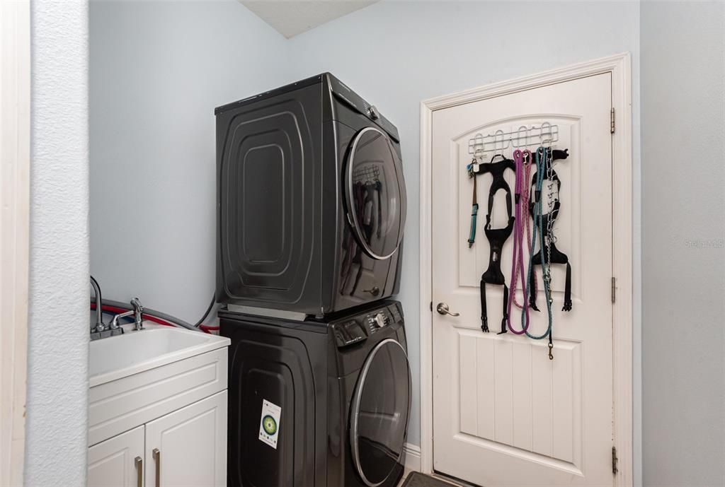 待售: $575,000 (5 贝兹, 3 浴室, 3072 平方英尺)