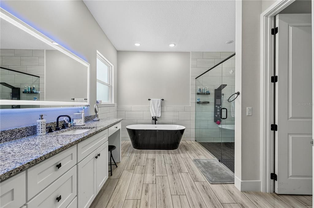 For Sale: $815,000 (4 beds, 3 baths, 2672 Square Feet)