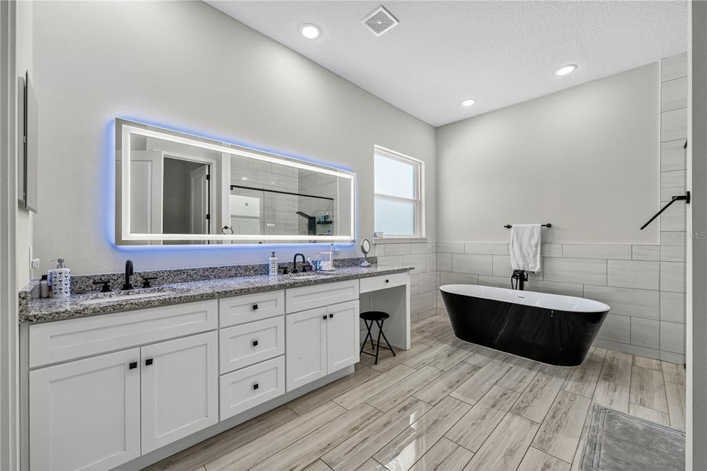 For Sale: $815,000 (4 beds, 3 baths, 2672 Square Feet)