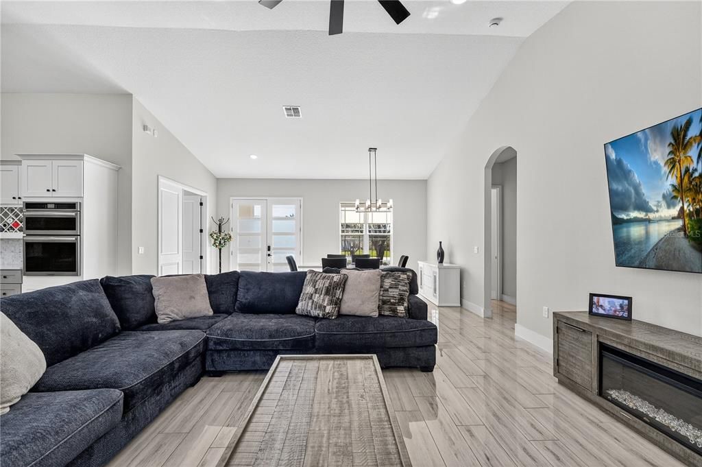 For Sale: $815,000 (4 beds, 3 baths, 2672 Square Feet)