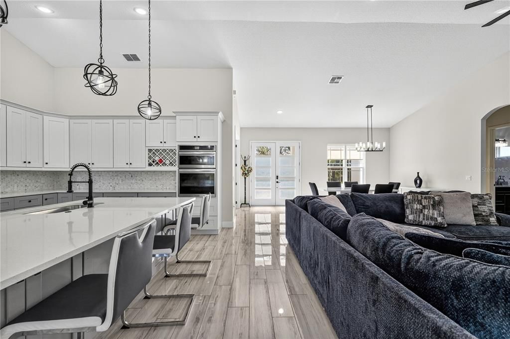 For Sale: $815,000 (4 beds, 3 baths, 2672 Square Feet)