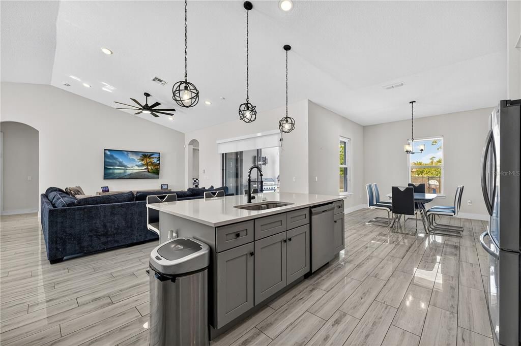 For Sale: $815,000 (4 beds, 3 baths, 2672 Square Feet)