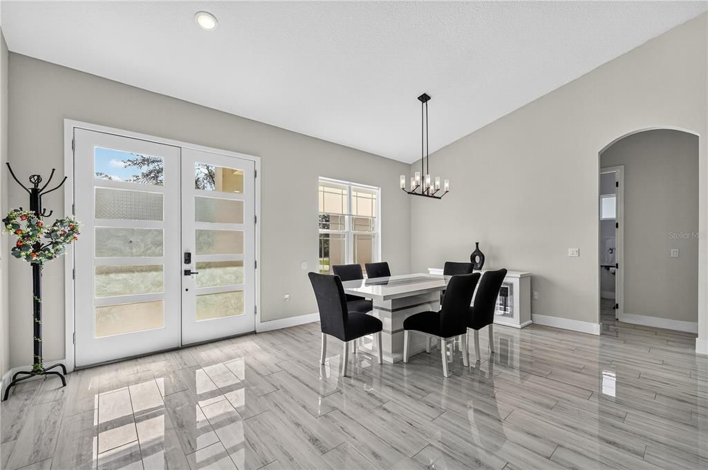 For Sale: $815,000 (4 beds, 3 baths, 2672 Square Feet)