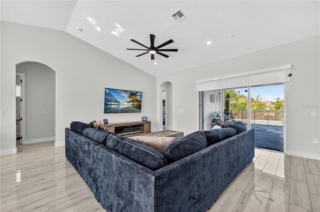 For Sale: $815,000 (4 beds, 3 baths, 2672 Square Feet)