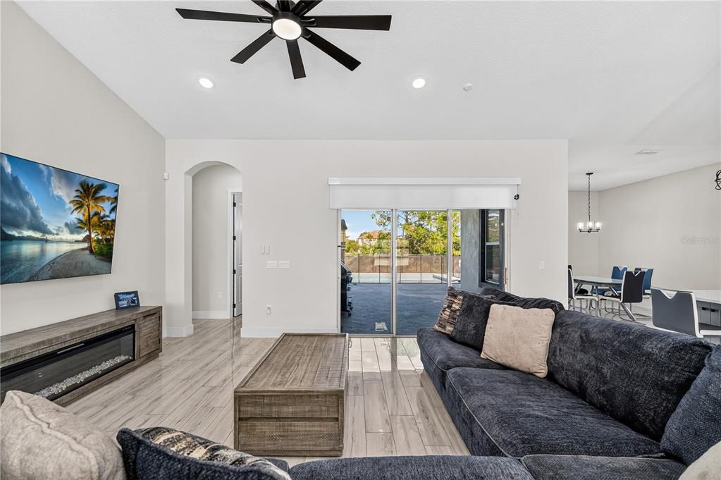 For Sale: $815,000 (4 beds, 3 baths, 2672 Square Feet)