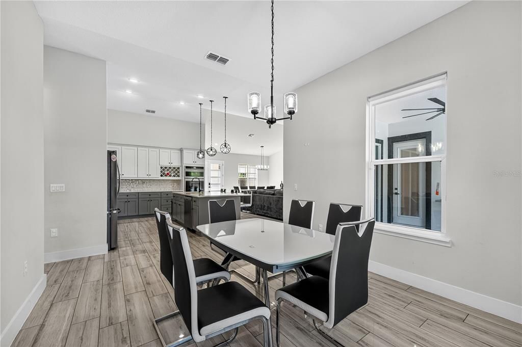 For Sale: $815,000 (4 beds, 3 baths, 2672 Square Feet)