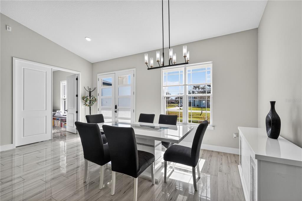 For Sale: $815,000 (4 beds, 3 baths, 2672 Square Feet)