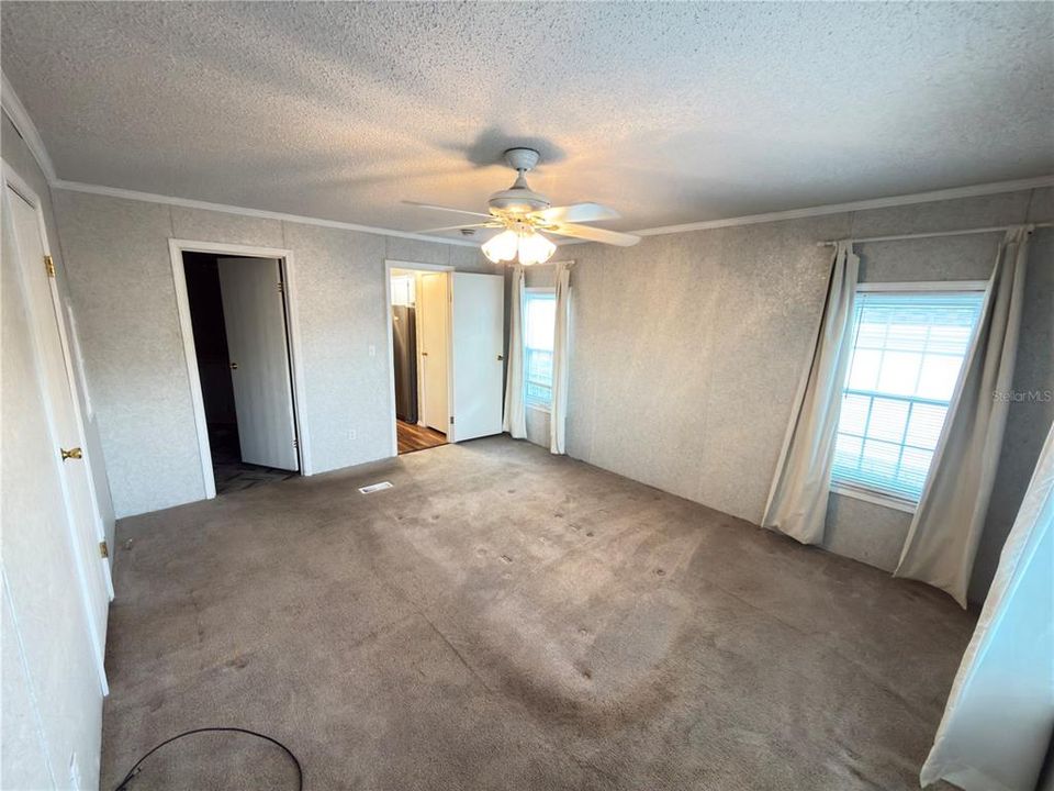 待售: $210,000 (3 贝兹, 2 浴室, 1216 平方英尺)