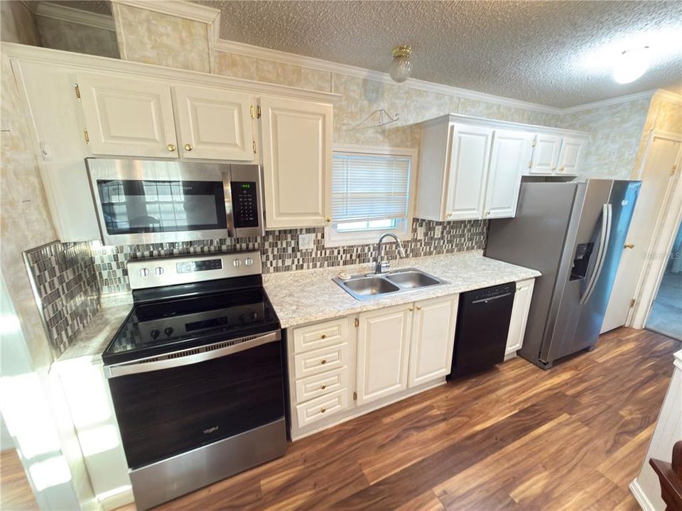 待售: $210,000 (3 贝兹, 2 浴室, 1216 平方英尺)