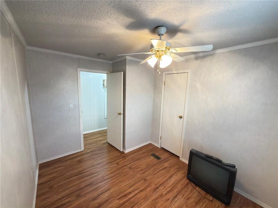 待售: $210,000 (3 贝兹, 2 浴室, 1216 平方英尺)