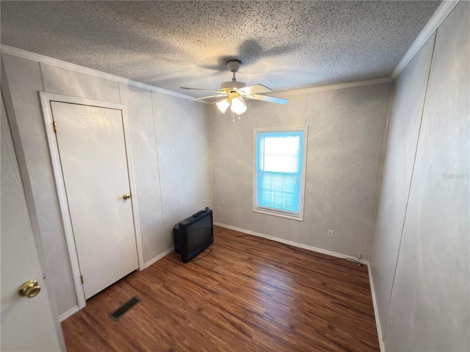 待售: $210,000 (3 贝兹, 2 浴室, 1216 平方英尺)