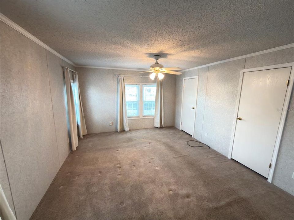 待售: $210,000 (3 贝兹, 2 浴室, 1216 平方英尺)