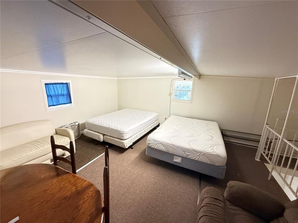 待售: $210,000 (3 贝兹, 2 浴室, 1216 平方英尺)