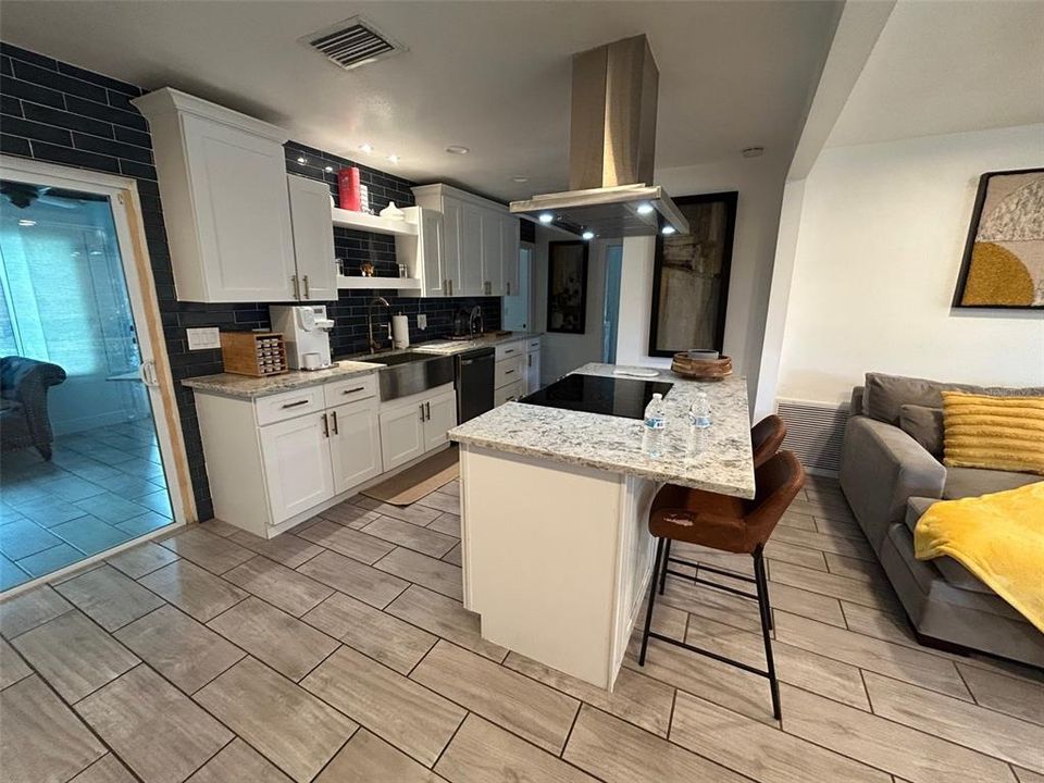 For Rent: $2,700 (3 beds, 2 baths, 1271 Square Feet)