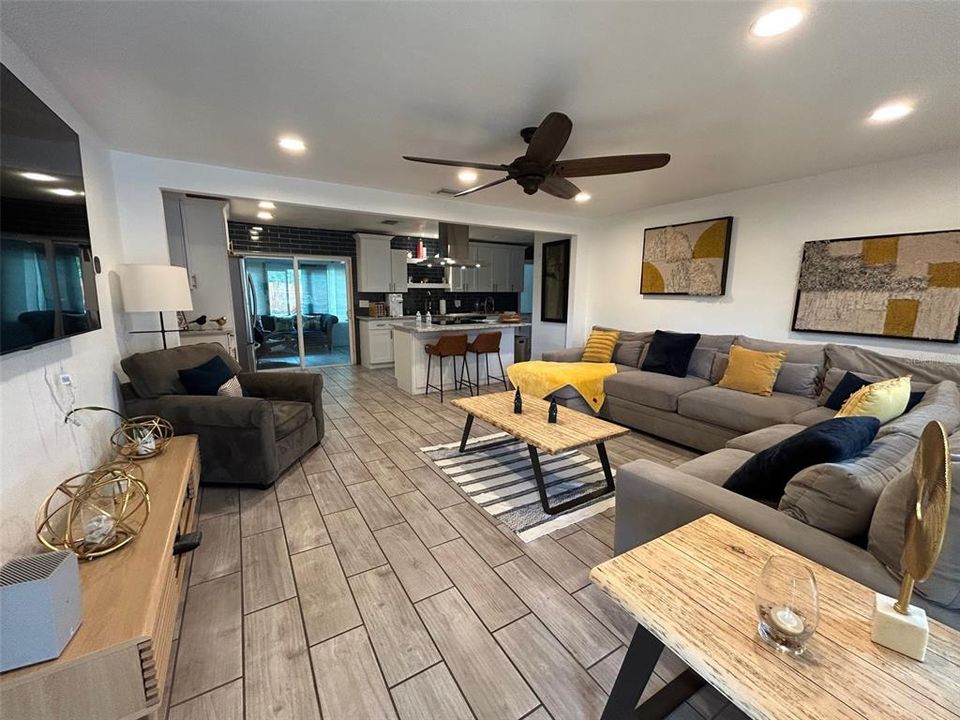 For Rent: $2,700 (3 beds, 2 baths, 1271 Square Feet)