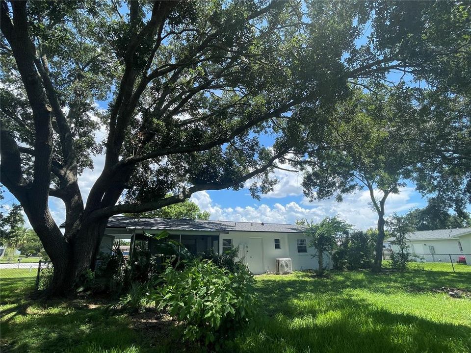 Active With Contract: $1,650 (3 beds, 1 baths, 924 Square Feet)